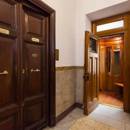 Treasurerome Opera Apartment *