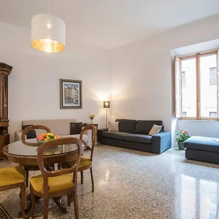 Treasurerome Opera Apartment