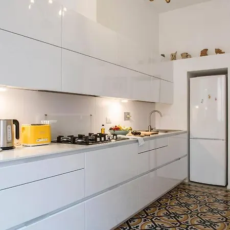 Treasurerome Opera Apartment *