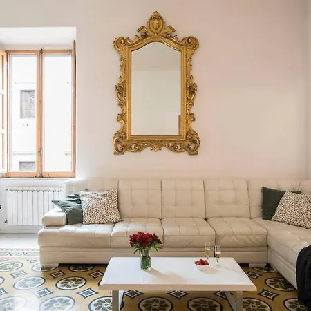 Treasurerome Opera Apartment *