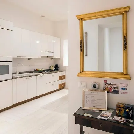 Treasurerome Opera Apartment